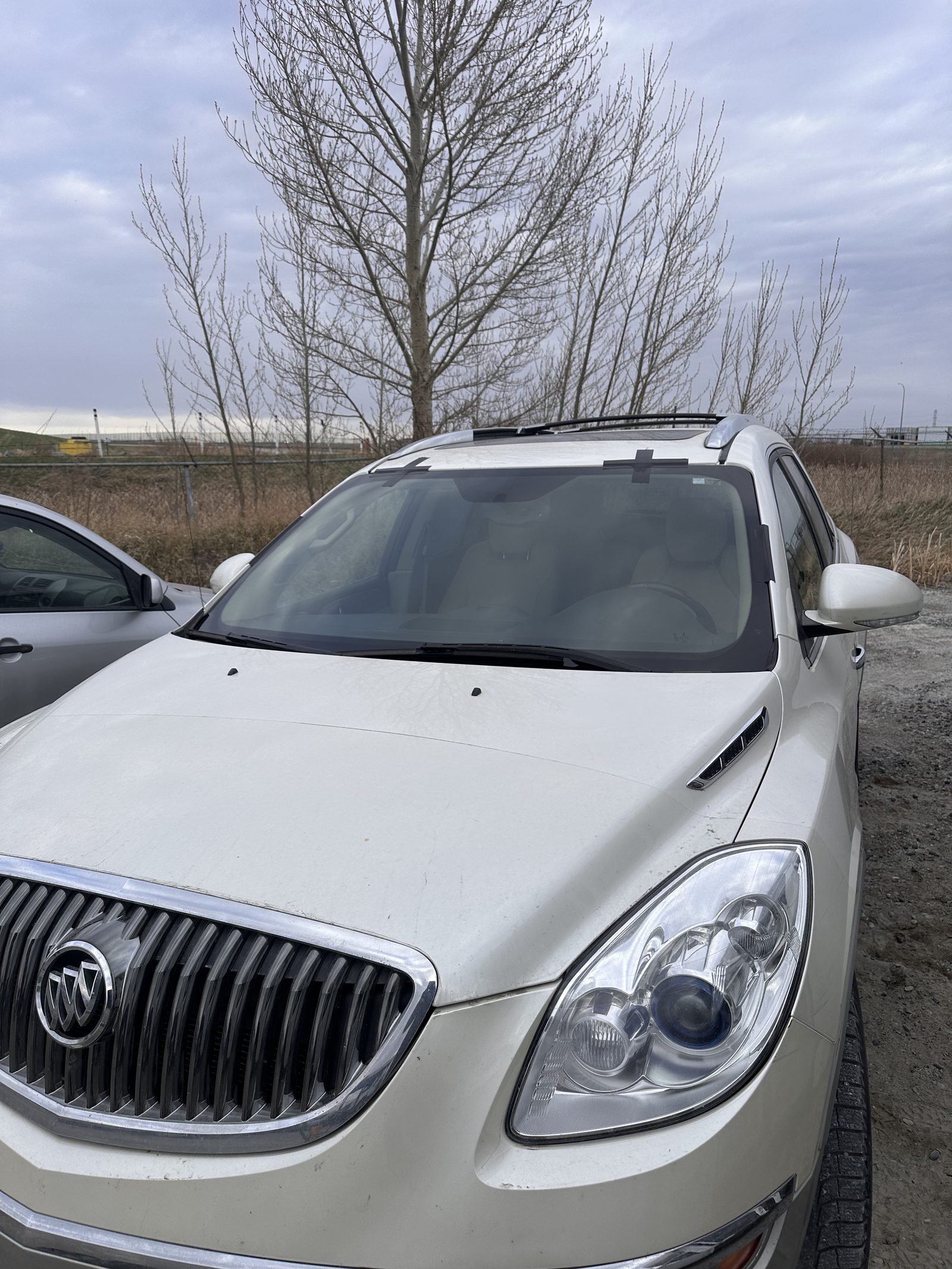 Buick Enclave. Mobile job outside the city.